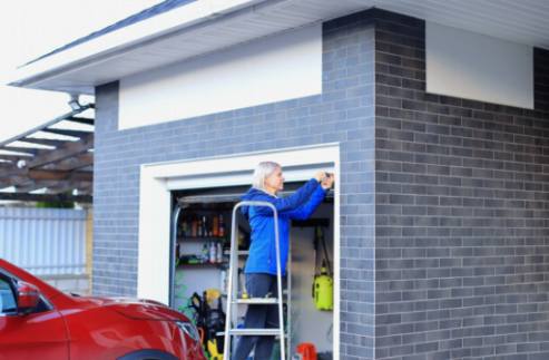 Economize no aquecimento e arrefecimento das contas: os benefícios da isolamento da porta de garagem