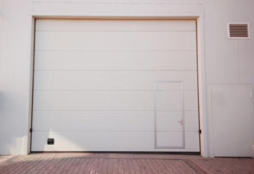 Maximizando a Aparência Externa: Como a Instalação de uma Nova Porta de Garagem Pode Transformar Sua Casa