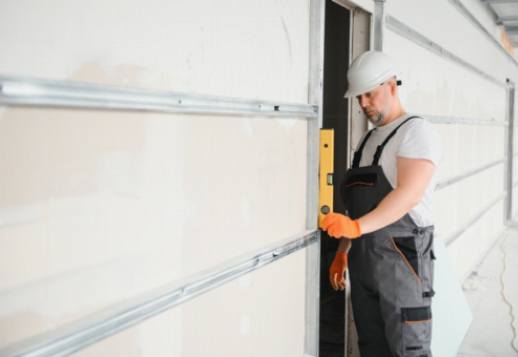 Segurança da porta da garagem faça você mesmo: melhorias simples para proteger sua casa e família