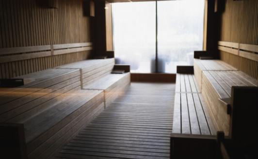 Experimente o máximo relaxamento com os benefícios para a saúde da sauna