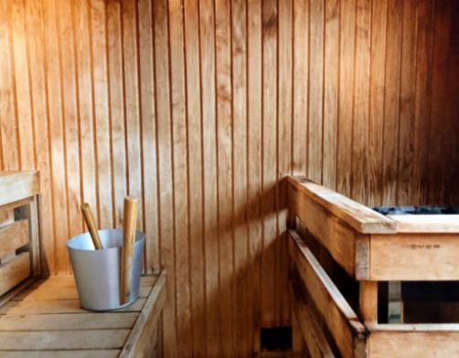 Transforme sua casa em um oásis de relaxamento com uma sauna tradicional